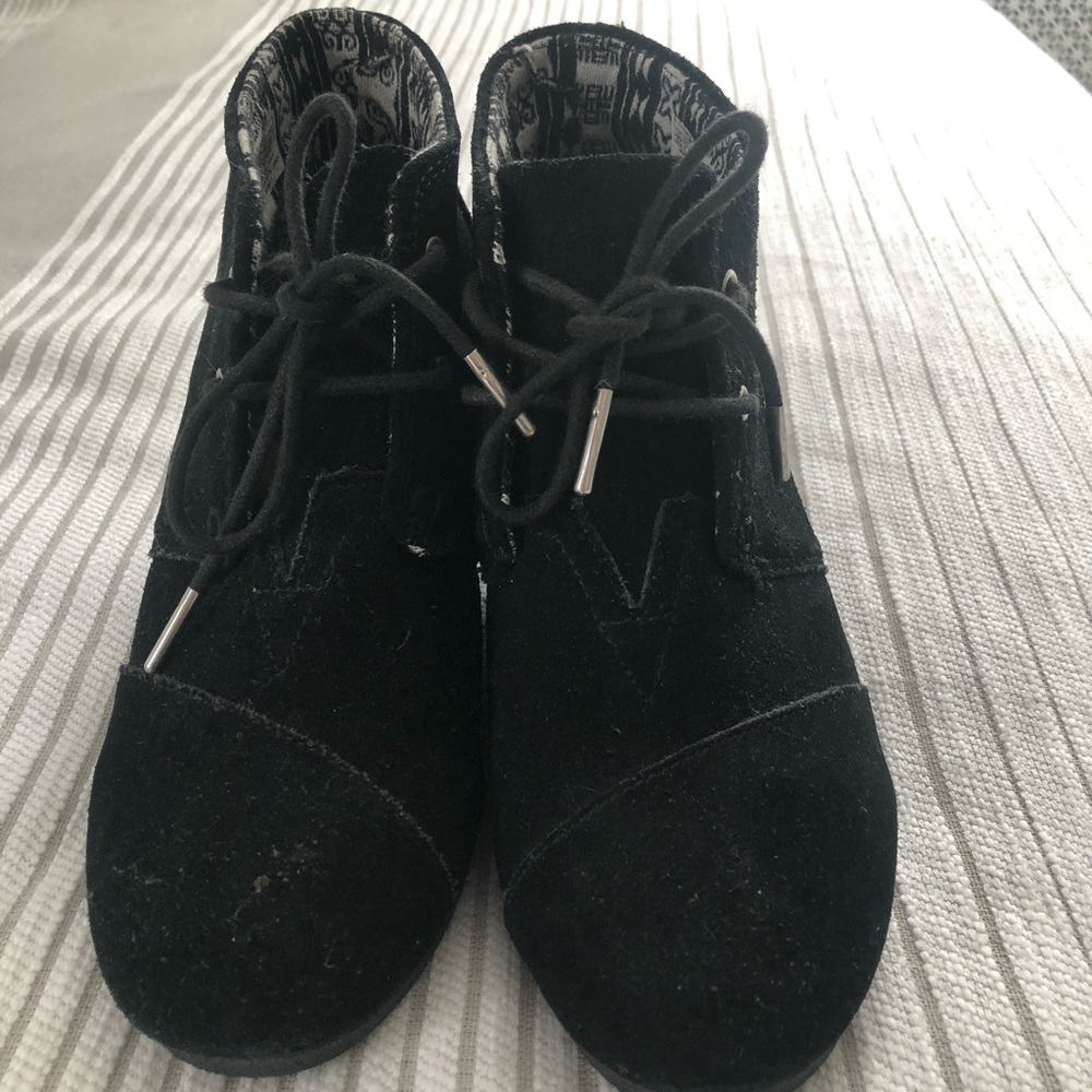 TOMS wedges